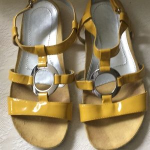 Easy Spirit Yellow Patent leather